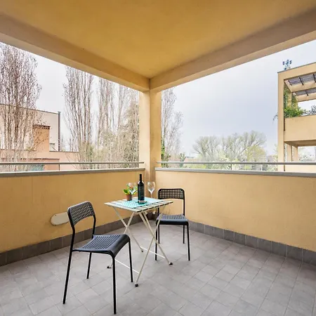 Balcony Bliss! Elegant Residency *