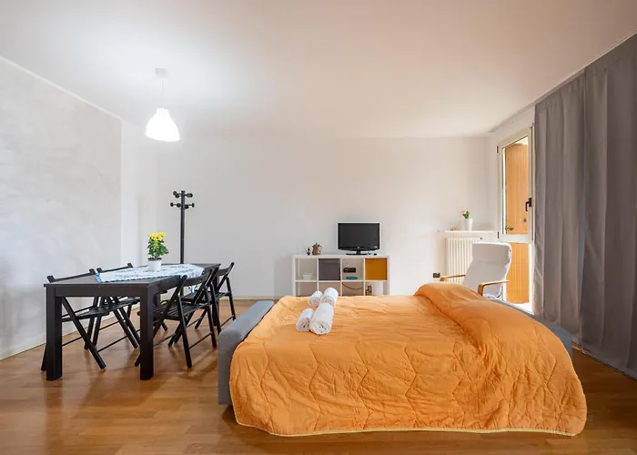 Balcony Bliss! Elegant Residency * Parma