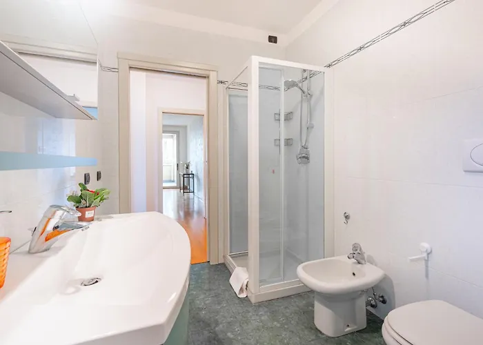 Balcony Bliss! Elegant Residency Apartment