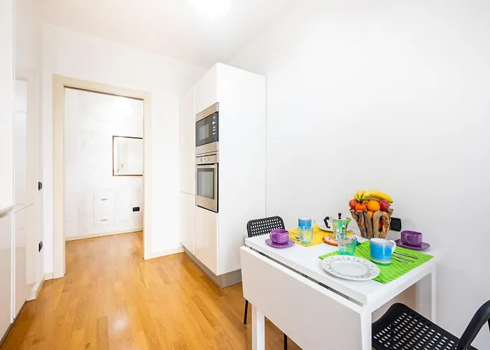 Balcony Bliss! Elegant Residency Parma