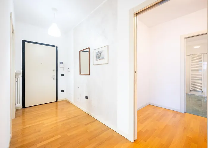 Apartment Balcony Bliss! Elegant Residency