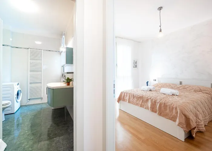 Balcony Bliss! Elegant Residency Apartment Parma