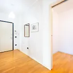 Apartamento Balcony Bliss! Elegant Residency
