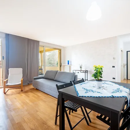 Balcony Bliss! Elegant Residency Parma