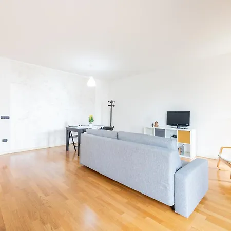 Balcony Bliss! Elegant Residency Apartment *