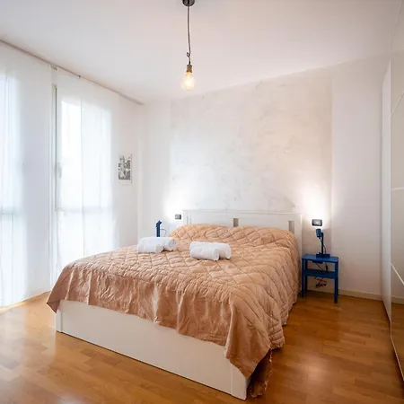 Balcony Bliss! Elegant Residency * Parma