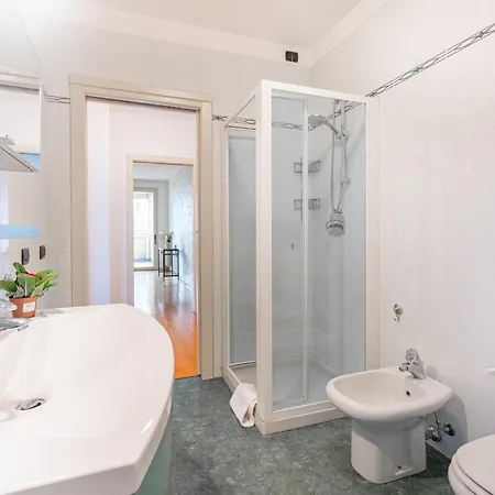 Balcony Bliss! Elegant Residency Apartment