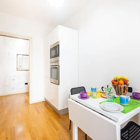 Balcony Bliss! Elegant Residency Parma