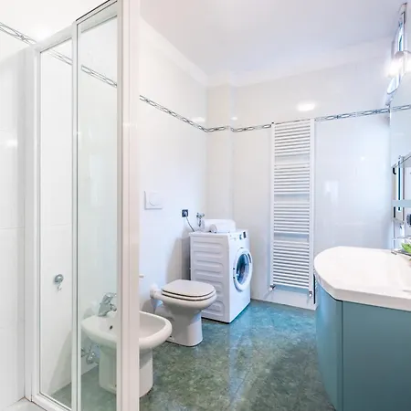 Balcony Bliss! Elegant Residency Apartment *