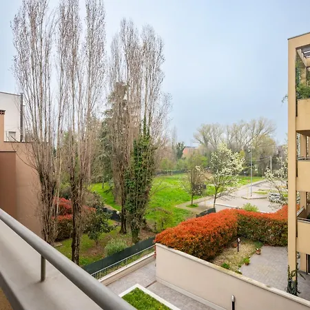 Balcony Bliss! Elegant Residency Apartment Parma