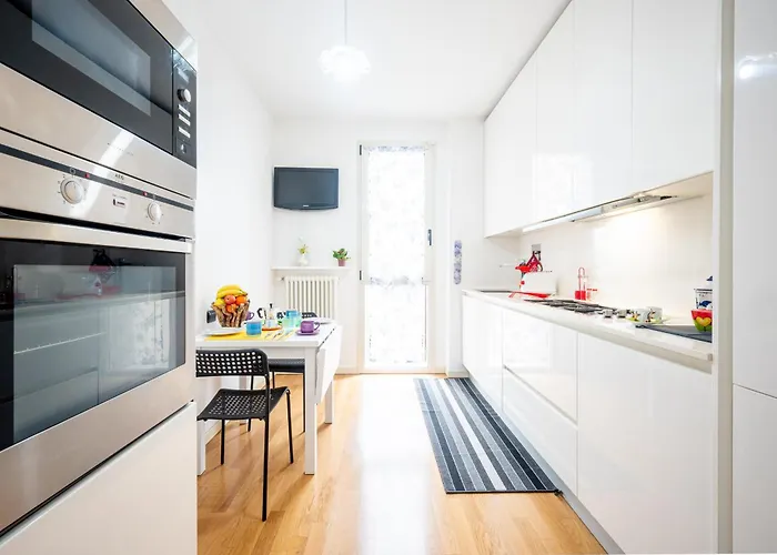 Апартаменты Balcony Bliss! Elegant Residency