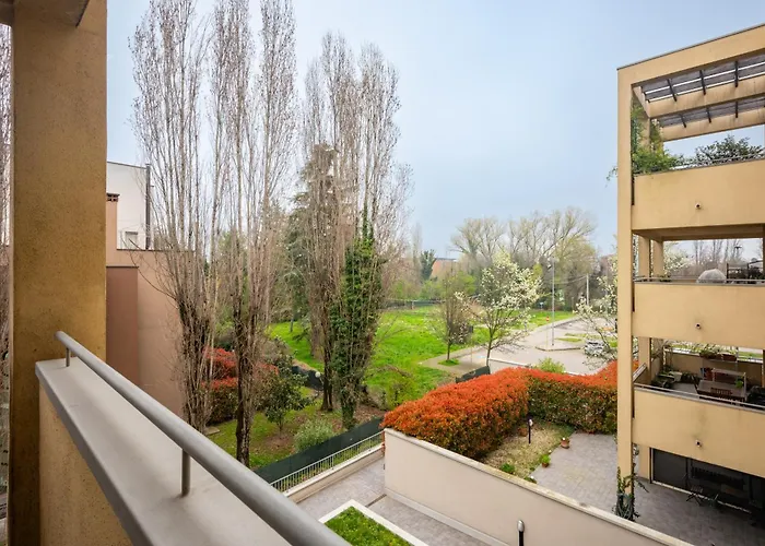 Balcony Bliss! Elegant Residency Апартаменты Парма